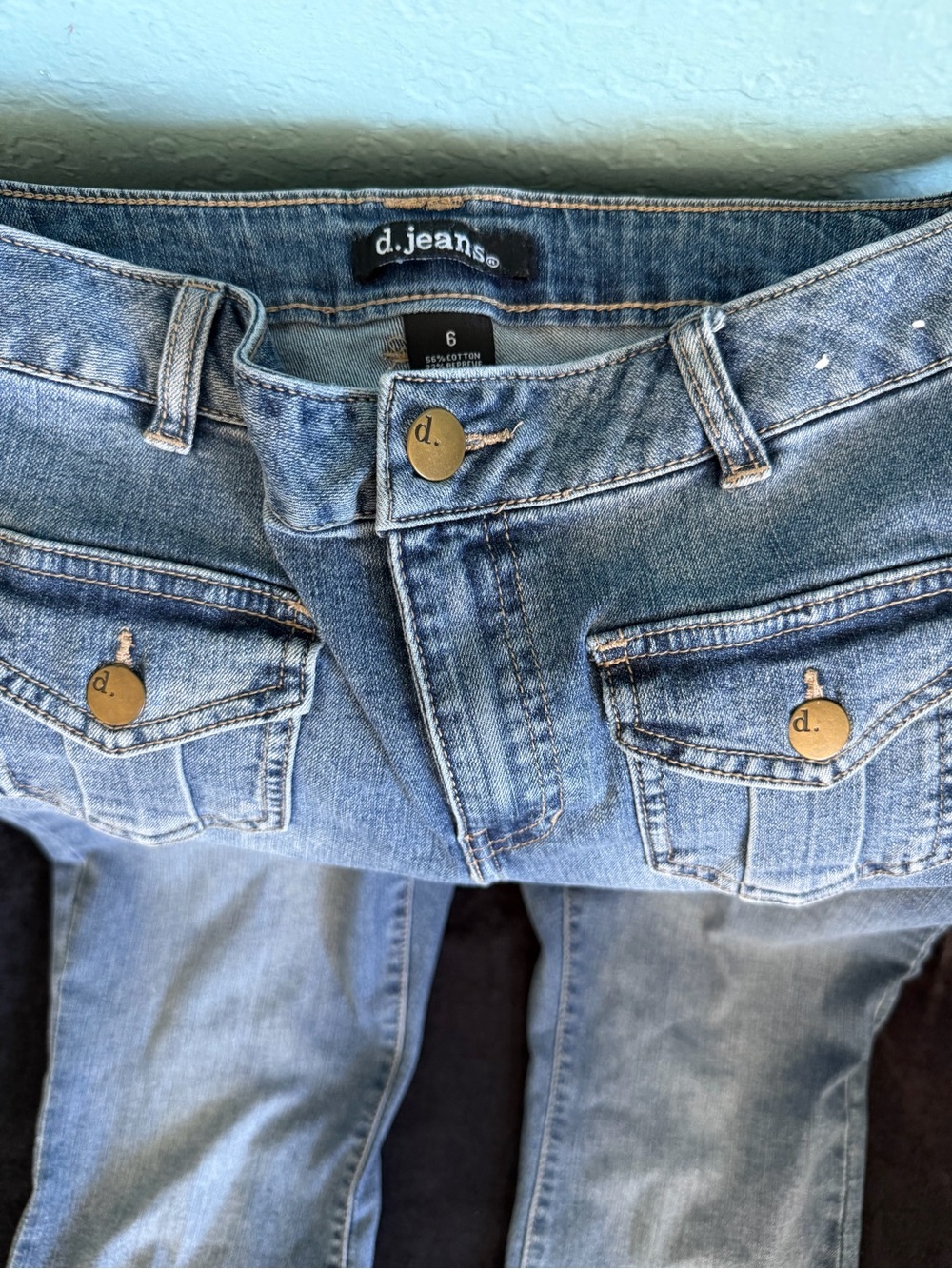 d. jeans Light Blue Women's Denim Jeans with Branded Button Pockets